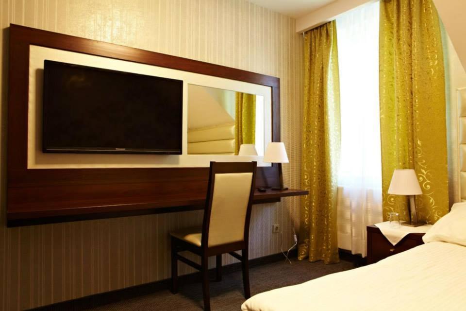Maxima Hotel Wolanów Esterno foto